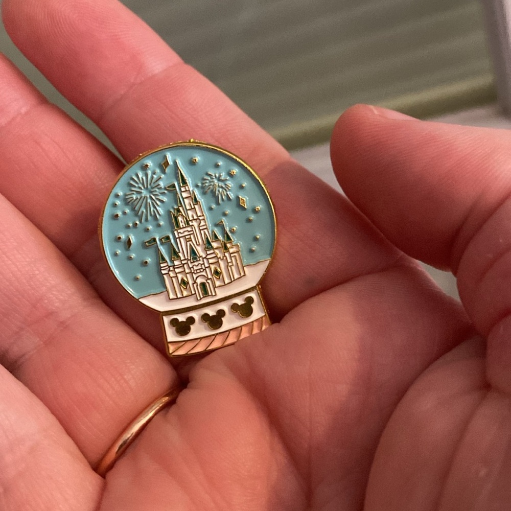 FIRST OFFER GETS IT Disney Castle Inspired Pin - Picture 4 of 4